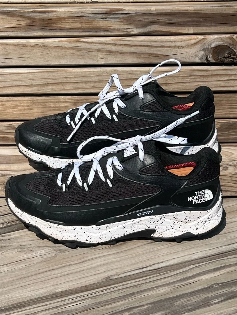 •The North Face 9.5 Victiv Taraval Trail Sneaker! EUC!